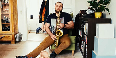 mand_med_saxofon.jpg
